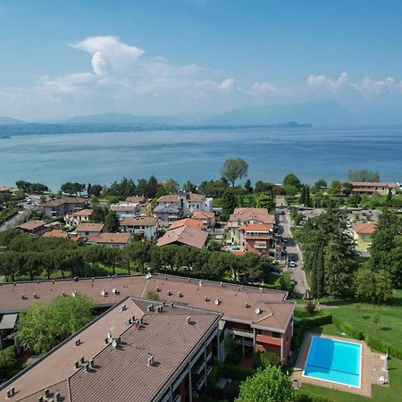 Breeze Apartment Desenzano del Garda Buitenkant foto
