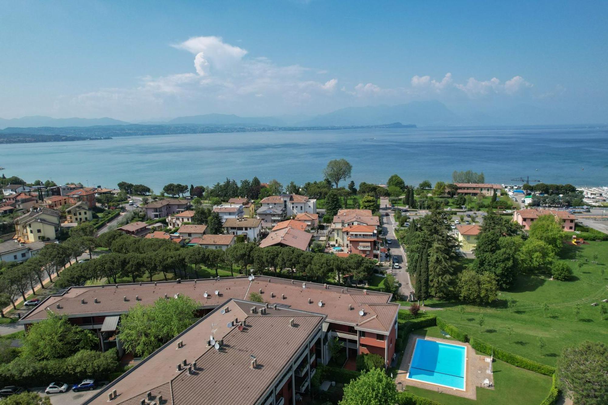 Breeze Apartment Desenzano del Garda Buitenkant foto