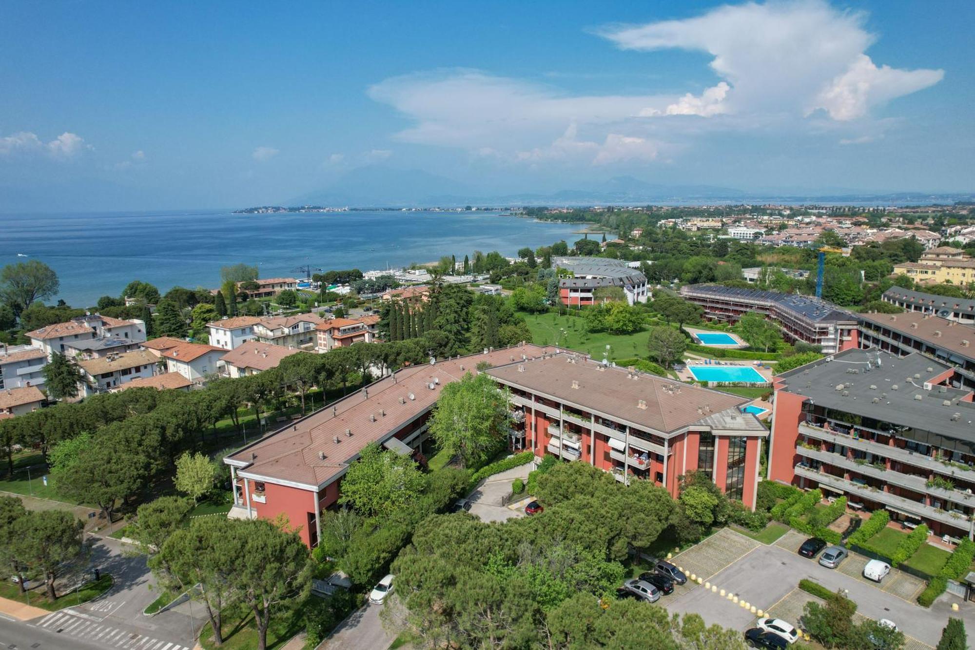 Breeze Apartment Desenzano del Garda Buitenkant foto